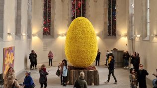 Weltgrösstes Osterei mit 30'000 Osterglocken